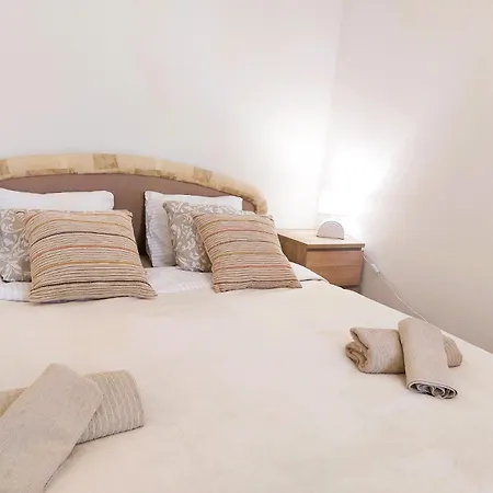 Apartment Csa #4 In The Historic Center Hradec Kralove